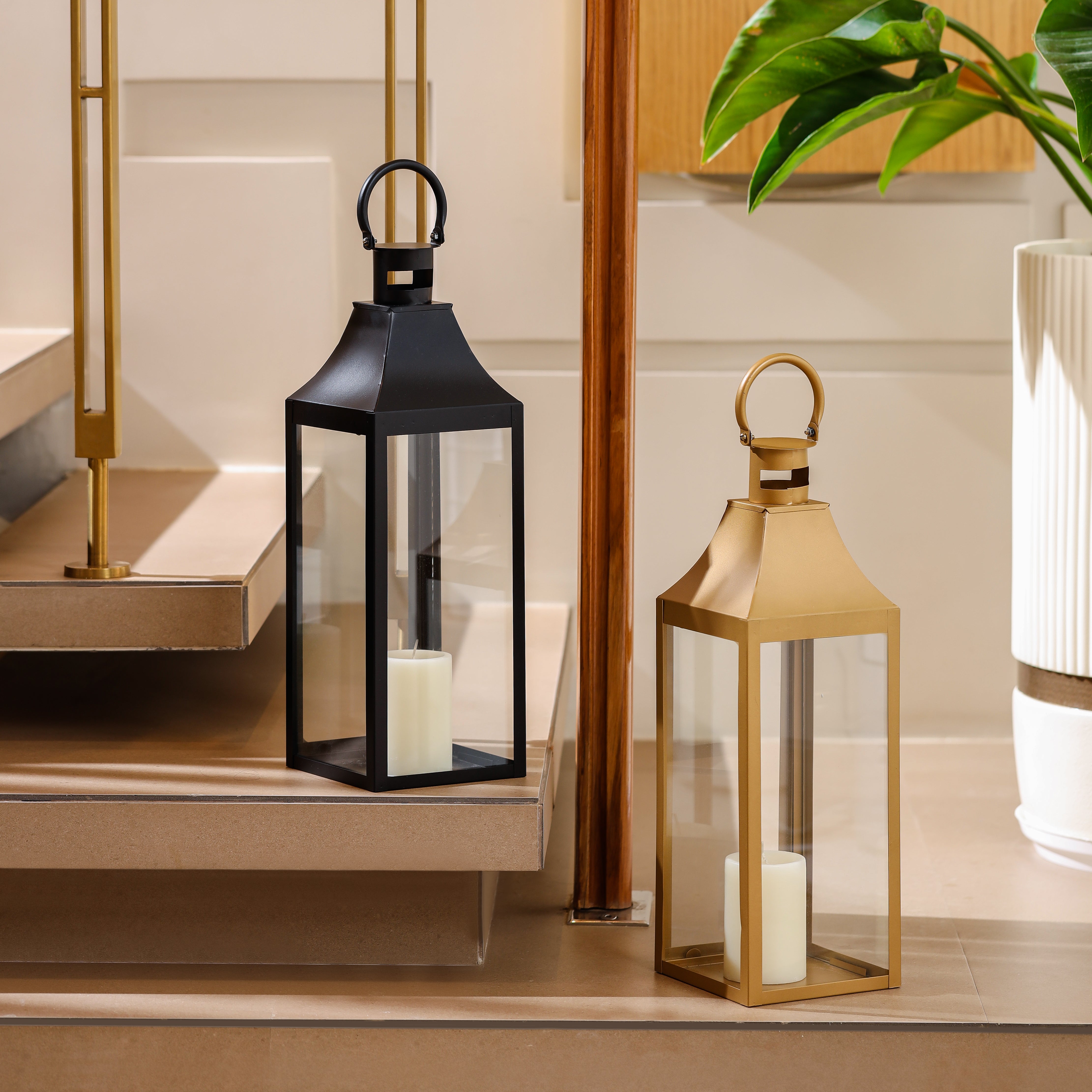 Grand Manor Lantern Black Medium